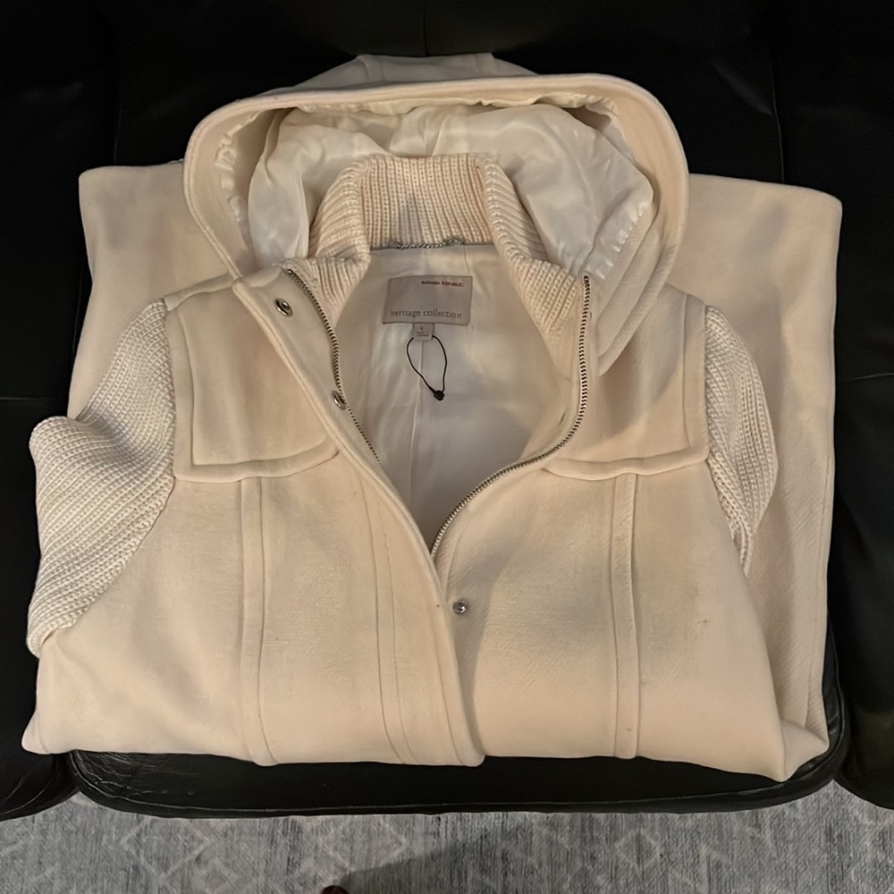 BEAUTIFUL BANANA REPUBLIC CREAM COAT - Picture 4 of 5